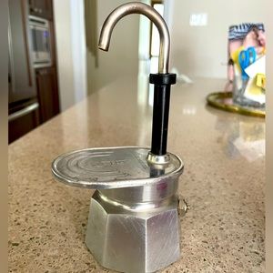 Bialetti moka 2 cup coffee maker with spout